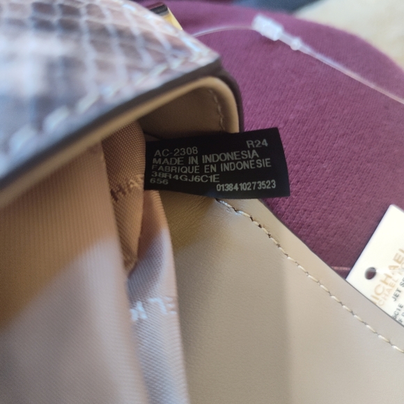 Michael Kors Jet set crossbody bag - Picture 13 of 15